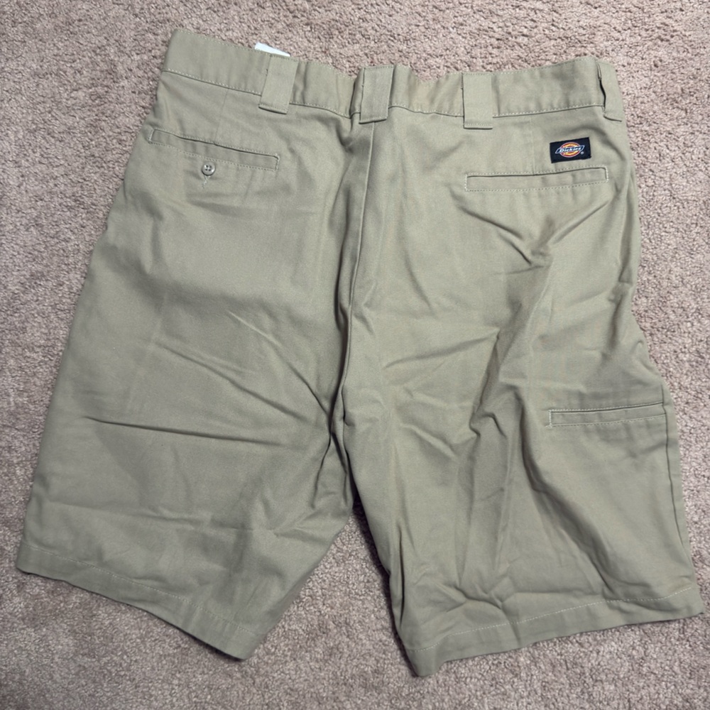 Men’s dickie shorts tan loose fit utility wrinkle resist 13 inch